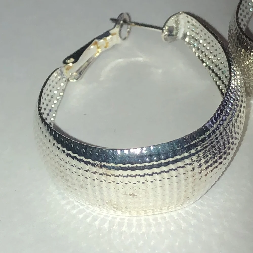 Elegant Silver Tone Boho Textured Hoop Earrings - Picture 5 of 5